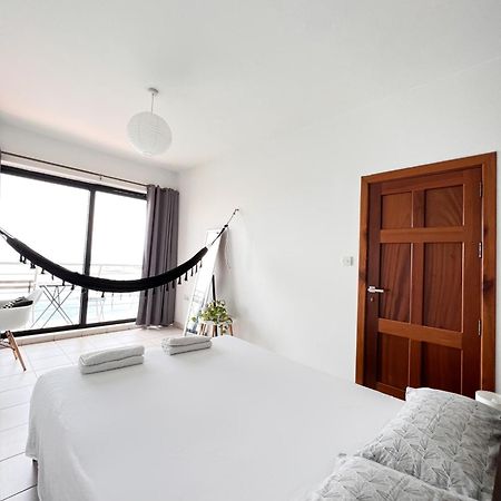 F8 1 Seaview Room, Living And Bathroom Shared , Stjulians Saint Julian's Екстериор снимка