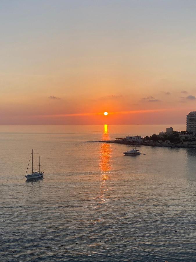 F8 1 Seaview Room, Living And Bathroom Shared , Stjulians Saint Julian's Екстериор снимка