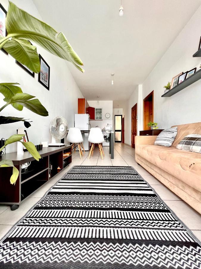 F8 1 Seaview Room, Living And Bathroom Shared , Stjulians Saint Julian's Екстериор снимка