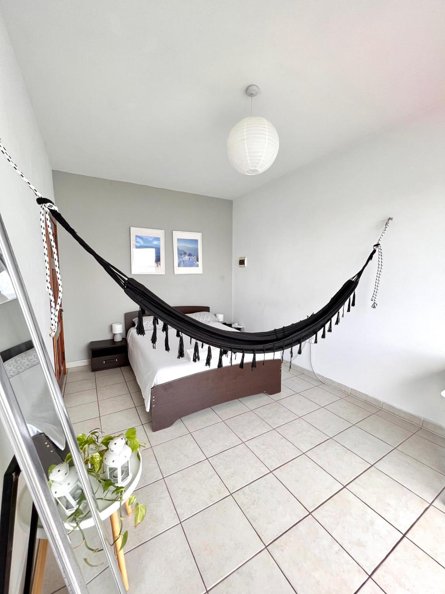F8 1 Seaview Room, Living And Bathroom Shared , Stjulians Saint Julian's Екстериор снимка